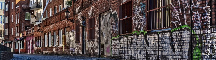 Graffitti an Backsteinfassaden